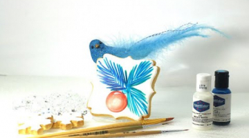 Новогодний пряник заливка айсингом и простое украшение. Веточки ели кистью